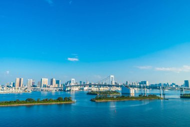 Bina Cityscape ile Gökkuşağı Köprüsü Japonya'da tokyo şehrinin güzel mimari