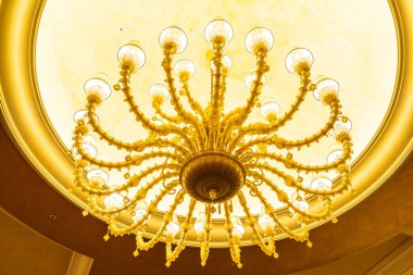 Güzel elektrikli tavan lambası dekorasyonu oda içi