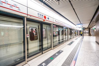 Hong kong, Çin - 14 Eylül 2018: Mtr metro istasyonudur içinde hong kong şehir