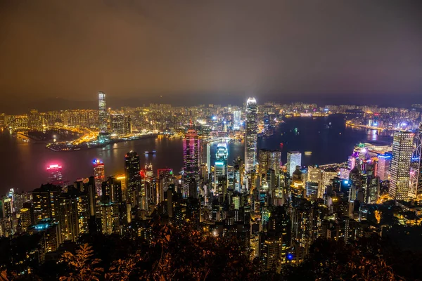 美丽的建筑 在黄昏和黑夜中 香港城市的外部景观 — 图库照片