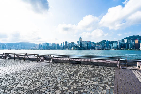 建物の外装街並み青空背景で香港市街のスカイラインの美しい建築 — ストック写真