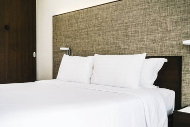 Otel yatak yatak dekorasyon iç beyaz rahat yastık