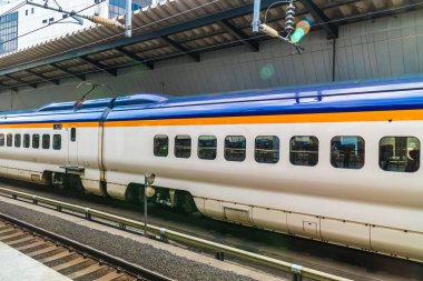 Tokyo Japonya - 5 Ağustos 2018: Japonya'da tren ve metro istasyonu uzaklıktadır popüler ulaşım