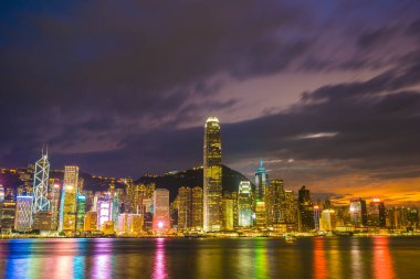 Bina Cityscape hong kong şehir manzarası içinde twilight ve gece güzel mimari