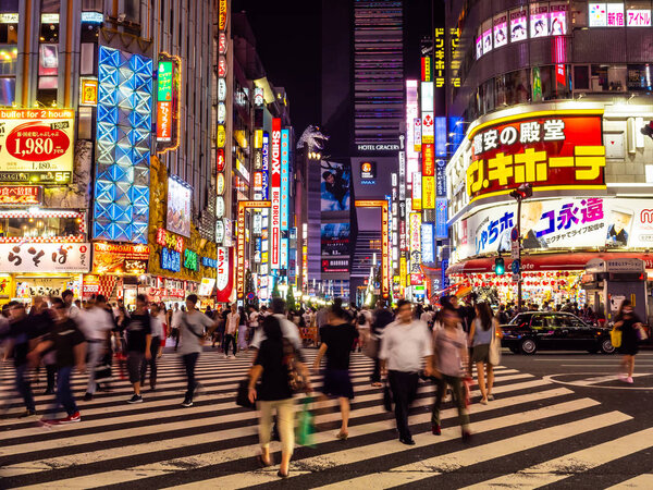 Токио Япония, Синдзю: 3 августа 2018 года: красивая городская дуга
