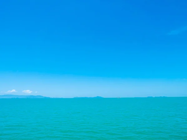 Hermoso Océano Marino Tropical Con Nube Blanca Fondo Del Cielo — Foto de Stock