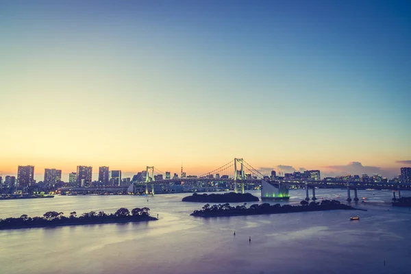 Alacakaranlık Günbatımı Zaman Japonya Nın Tokyo Şehir Gökkuşağı Köprüsü Ile — Stok fotoğraf