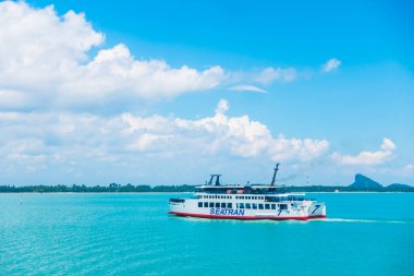 Koh Samui Adası, Tayland - 14 Mayıs 2018: Tayland Koh Samui Adası'na Seatran feribot taşıma yolcu Donsak iskele Surat Thani Eyaleti