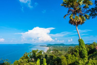 Nokta matsee deniz ve dağ ile Tayland chumphon ilinde görüntülemek