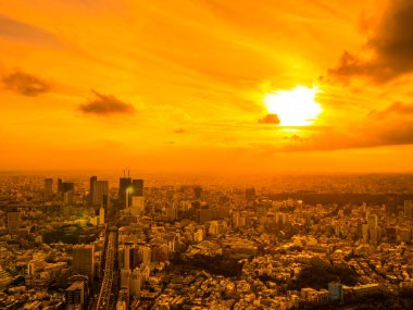 Güzel havadan görünümü, mimari ve günbatımı zaman Japonya'nın tokyo şehir etrafında bina