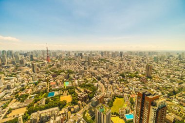 Mavi gökyüzü Japonya'da tokyo kule ile Tokyo şehir bina güzel mimari