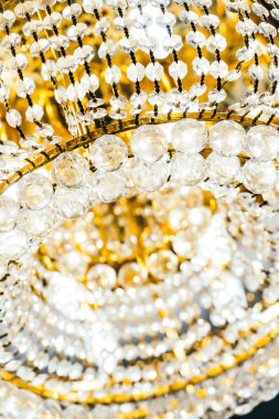 Çok güzel bir kristal avize dekorasyonu.