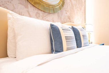 Comfotable yastık yatak yatak odası ışık lamba dekorasyon iç