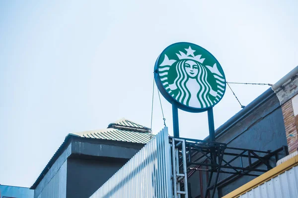 Pattaya Thailand Jan 2018 Starbucks Assina Armazena Torno Auto Estrada — Fotografia de Stock