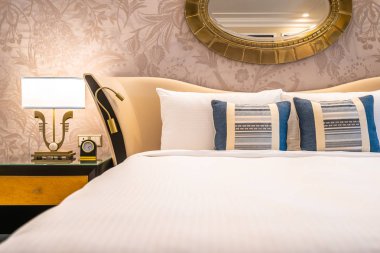 Comfotable yastık yatak yatak odası ışık lamba dekorasyon iç