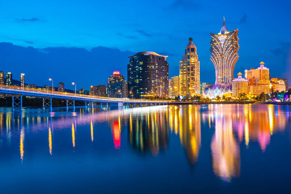 Архитектура строит город в Макао по ночам
