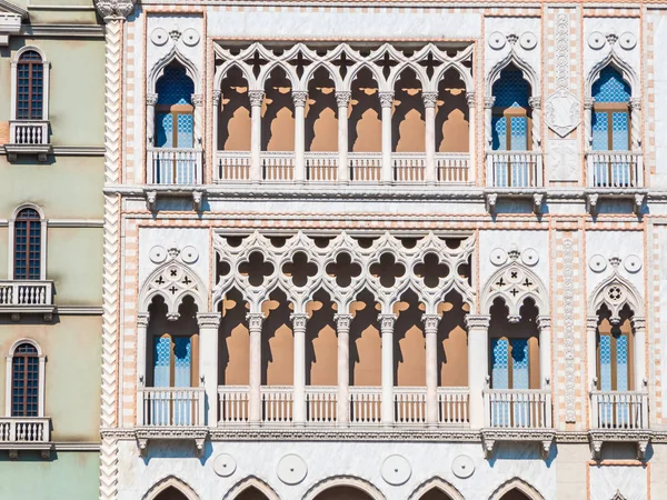 Krásná Architektura Budovy Okna Stěny Exteriérové Itálii Stylu — Stock fotografie