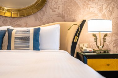 Comfotable yastık yatak yatak odası ışık lamba dekorasyon iç