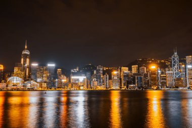 Bina Cityscape hong kong şehir manzarası içinde twilight ve gece güzel mimari