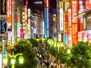 Tokyo Japonya, Shinjuku: 3 Ağustos 2018: güzel cityscape ark