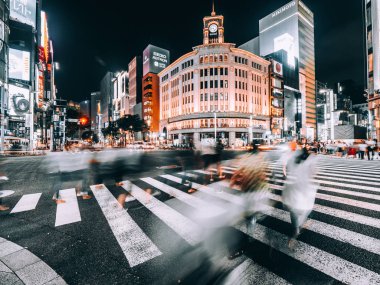 Tokyo Ginza, Japonya - 1 Ağustos 2018: Ginza bölge ve alan bir yerdir alışveriş merkezi ve tokyo mağaza alışveriş için lüks popüler