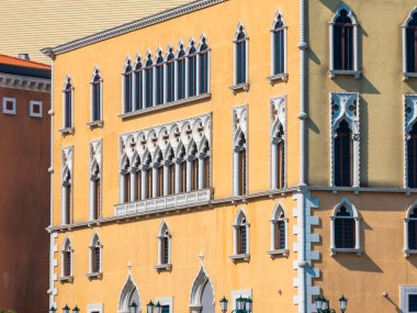 Güzel mimari pencere ve duvar ile bina dış İtalya tarzı