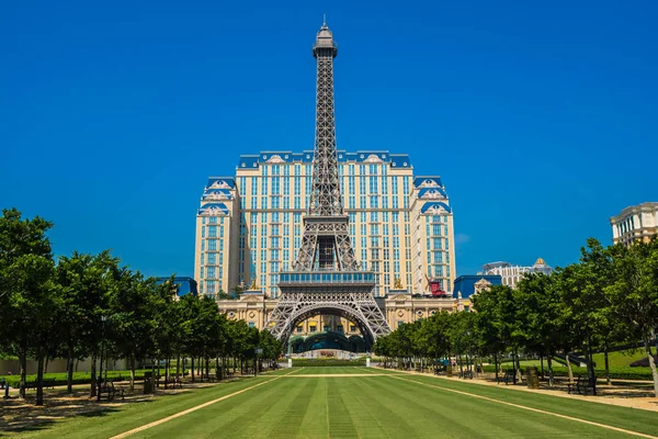 美丽的埃菲尔铁塔地标巴黎酒店和度假村在澳门市 — 图库照片