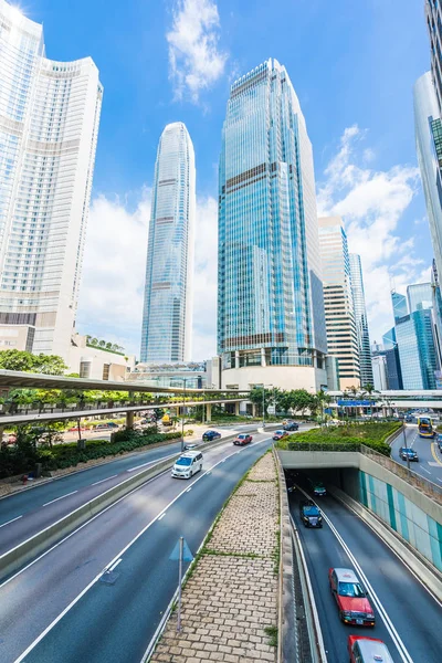 Prachtige Architectuur Kantoorgebouw Exterieur Wolkenkrabber Hong Kong Stad Blauwe Hemelachtergrond — Stockfoto