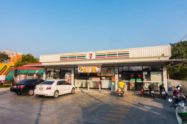 Nonthaburi, Tayland Jan 20 2018 7-11, kolaylık mağaza ve mağaza var Tayland franchies bir sürü