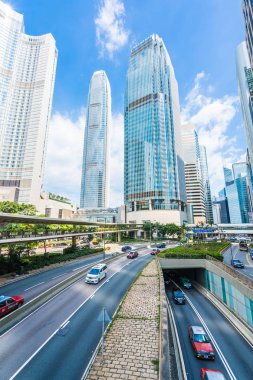 Güzel mimari ofis mavi gökyüzü arka plan üzerine hong kong şehir dış gökdelen Binası