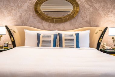 Comfotable yastık yatak yatak odası ışık lamba dekorasyon iç