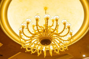 Güzel elektrikli tavan lambası dekorasyonu oda içi