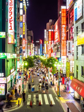 Tokyo Japonya, Shinjuku: 3 Ağustos 2018: güzel cityscape ark