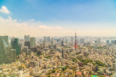 Mavi gökyüzü Japonya'da tokyo kule ile Tokyo şehir bina güzel mimari