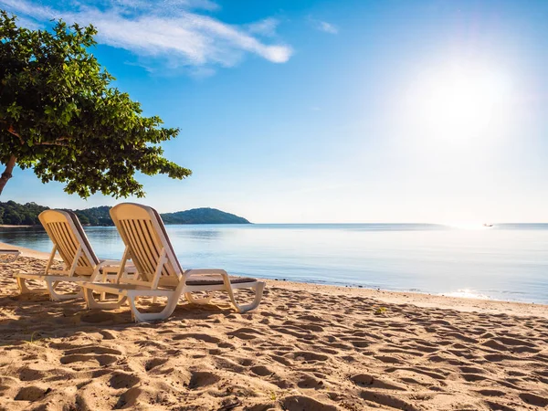 Puste Krzesło Tropikalnej Plaży Mórz Oceanów Dla Podróże Wakacje — Zdjęcie stockowe