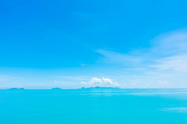 Mar Bonito Oceano Com Nuvem Fundo Céu Azul — Fotografia de Stock