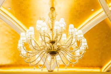 Güzel lüks avize dekorasyonu Odanın içi