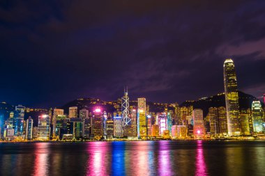 Bina Cityscape hong kong şehir manzarası içinde twilight ve gece güzel mimari