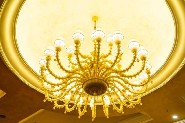 Güzel elektrikli tavan lambası dekorasyonu oda içi