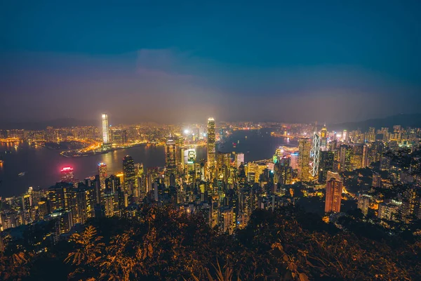 トワイライト 夜香港市街のスカイラインのエクステリア景観美しい建築 — ストック写真