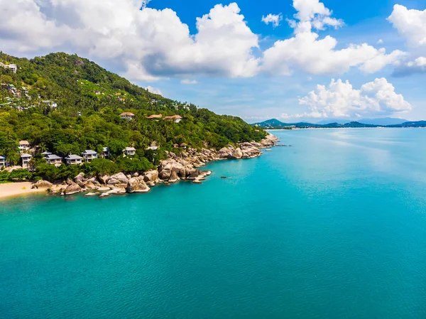 Luchtfoto Van Het Tropische Strand Zee Met Palmbomen Andere Boom — Stockfoto