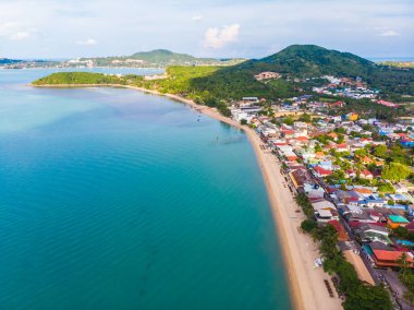Güzel tropikal plaj ve deniz hurma ve koh samui Adası seyahat ve tatil için diğer ağacında havadan görünümü