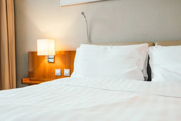 Travesseiro Branco Decoração Cama Interior Quarto Hotel — Fotografia de Stock