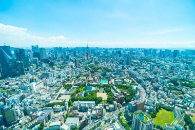 Mavi gökyüzü Japonya'da tokyo kule ile Tokyo şehir bina güzel mimari