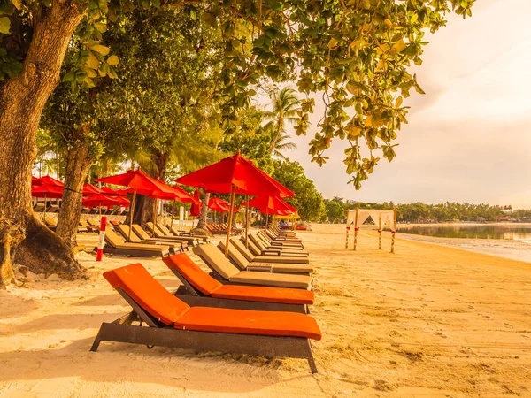 Umbrella Chair Tropical Beach Sea Ocean Travel Vacation — Stock Photo, Image