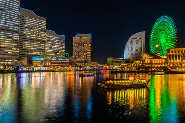 Güzel mimari bina yokohama şehir manzarası alacakaranlıkta Japonya'da