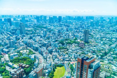 Mavi gökyüzü Japonya'da tokyo kule ile Tokyo şehir bina güzel mimari