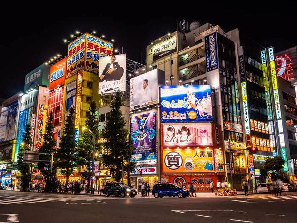 Tokyo Japonya Ağustos 2018 Bir Sürü Akihabara Alanı Alışveriş Merkezi — Stok fotoğraf