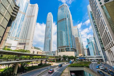 Güzel mimari ofis mavi gökyüzü arka plan üzerine hong kong şehir dış gökdelen Binası