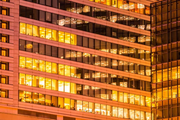 Edifício Exterior Bonito Arquitetura Edifício Com Janela Padrão Luz Noite — Fotografia de Stock